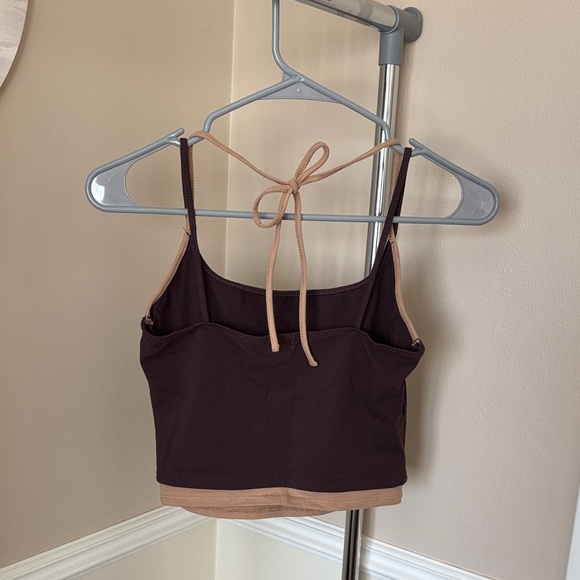 Set of Two Tank Tops Size Medium - Picture 6 of 7